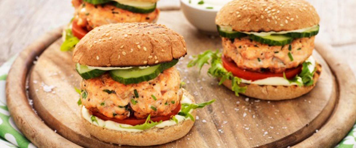 Hamburguesa de salmón y langostinos